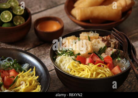 Soto Mie Bogor. Sundanesischen beef Noodle Soup von Bogor, West Java. Beliebt in Bogor und Jakarta. Stockfoto