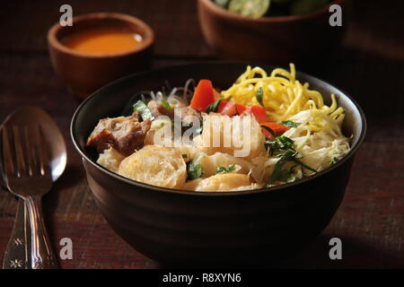 Soto Mie Bogor. Sundanesischen beef Noodle Soup von Bogor, West Java. Beliebt in Bogor und Jakarta. Stockfoto