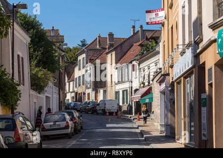 Frankreich, Yvelines, Andresy, Rue du General Leclerc Stockfoto