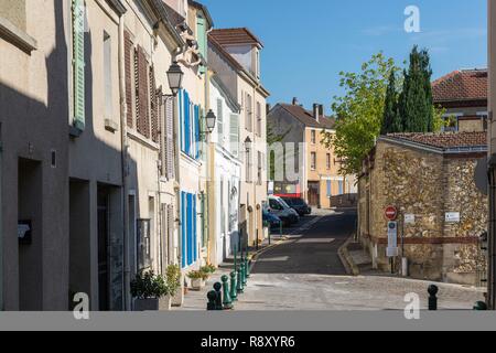 Frankreich, Yvelines, Andresy, Rue de l'Eglise Stockfoto