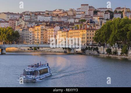 Frankreich, Rhone, Lyon, historische Stätte als Weltkulturerbe von der UNESCO, der Saone River mit Blick auf das Viertel Croix-Rousse, die Brücke Pont de La Feuillée und Bon-Pasteur Kirche Stockfoto