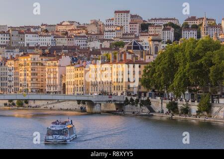 Frankreich, Rhone, Lyon, historische Stätte als Weltkulturerbe von der UNESCO, der Saone River mit Blick auf das Viertel Croix-Rousse, die Brücke Pont de La Feuillée und Bon-Pasteur Kirche Stockfoto