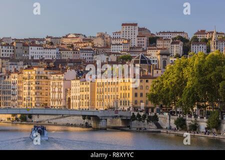 Frankreich, Rhone, Lyon, historische Stätte als Weltkulturerbe von der UNESCO, der Saone River mit Blick auf das Viertel Croix-Rousse und die Brücke Pont de La Feuillée Stockfoto