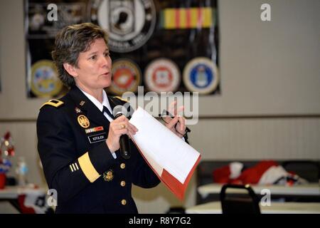 Us-Armee Brig. Gen. Deborah L. Kotulich, Kommandierender General, 143 d ESC, Erläuterungen liefert als Gastredner für die 5. jährliche Orlando rockt für Veteranen Zeremonie Woman's Geschichte Monat, März 4 in Orlando, Fla. Kotulich zu feiern, auf die Errungenschaften der Frauen in der Geschichte unserer Streitkräfte wider. Stockfoto