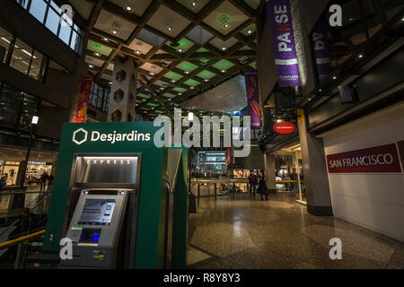 MONTREAL, KANADA - 6. NOVEMBER 2018: Desjardins Bank Logo auf Ihren Geldautomaten in Desjardins komplexe Mall. Das Finanzinstitut ist einer der wichtigsten Banken Stockfoto