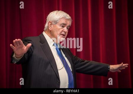 Maxwell AFB, AL-Der Herr Abgeordnete Newt Gingrich 50 Sprecher der US-Repräsentantenhaus führt eine Forschung Podiumsdiskussion am Air War College vom 16. März 2017. Das Gremium beriet Raum Forschung und Entwicklung zusammen mit anderen technologischen Entwicklungen. Lautsprecher Gingrichs Besuch in der Universität ist damit die bidirektionale Kommunikation für die Studenten und Dozenten aus seinen Erfahrungen in Washington D.C. zu lernen generieren und für ihn über die AU Forschung auf Air Force Space Initiativen zu erfahren. Stockfoto