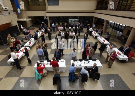 Über 120 Führungskräfte konnten während der ersten jährlichen Nashville Bezirk Small Business Opportunities Open House an der Tennessee State University in Nashville, Tennessee, 16. März 2017. (USACE Stockfoto