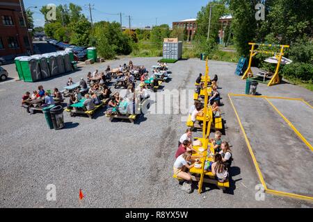 Kanada, Quebec, Montreal, Plateau-Mont-Royal, Mile-End, Park Champ-des-Treffer, gemeinsamen Raum neuer Arbeitsbereich, Vernetzung und Outdoor Events, Food Court Stockfoto