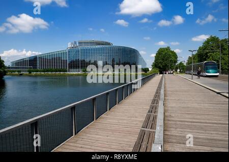 Frankreich, Bas Rhin, Straßburg, das Europäische Parlament von der Architektur studio Architekturbüro und Straßenbahn konzipiert Stockfoto