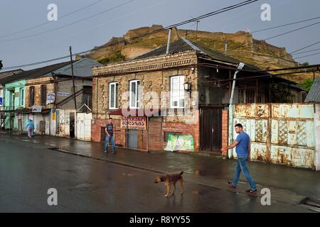 Georgien, Shida Kartli, Gori, Heimatstadt von Joseph Stalin dominiert von der mittelalterlichen Festung von Goristsikhe Stockfoto