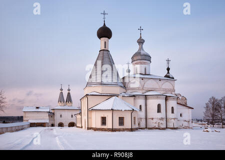 Ferapontov Kloster im Winter bei Sonnenaufgang, Vologda Region, Russland Stockfoto