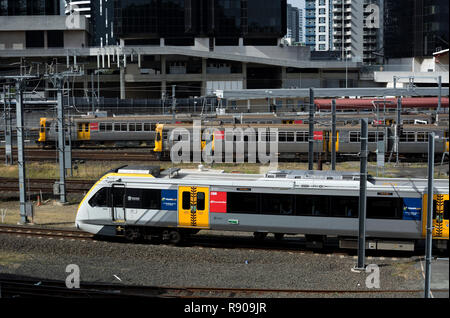 Queensland Rail Züge in der Nähe von Roma Street Station, Brisbane, Queensland, Australien Stockfoto