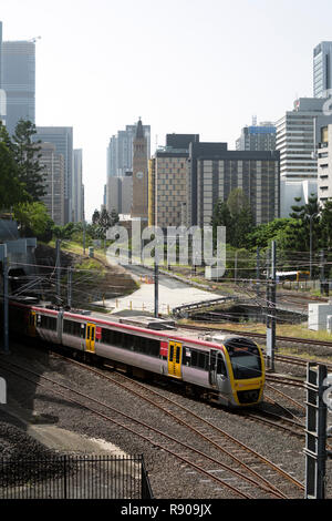 Queensland Rail Zug in der Nähe von Roma Street Station, Brisbane, Queensland, Australien Stockfoto