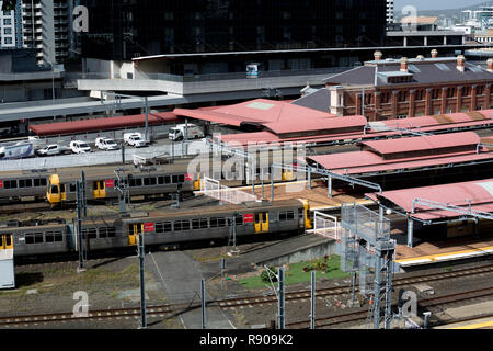 Queensland Rail Züge am Bahnhof Roma Street, Brisbane, Queensland, Australien Stockfoto