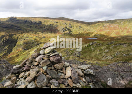 Der Blick vom Kalb Crag über brownrigg Moss in Richtung Greenup Kante Lake District, Cumbria, UK. Stockfoto