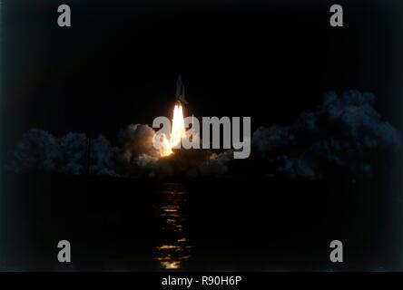 Space Shuttle "Columbia" hebt ab, Kennedy Space Center, Merritt Island, Florida, USA. Schöpfer: NASA. Stockfoto