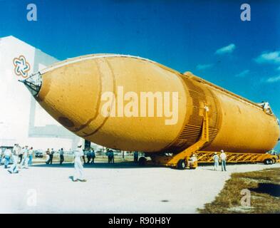 Riesige externen Kraftstofftank, zweite Space Shuttle Flug, Kennedy Space Center, USA, 1981. Schöpfer: NASA. Stockfoto