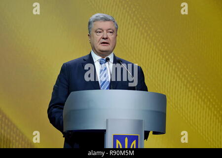 Kiew, Ukraine. 16 Dez, 2018. Der Präsident der Ukraine Petro Poroschenko im Gespräch mit den Medien im Verlauf seiner Nachrichten Konferenz in Kiew, Ukraine. Credit: Aleksandr Gusew/Pacific Press/Alamy leben Nachrichten Stockfoto