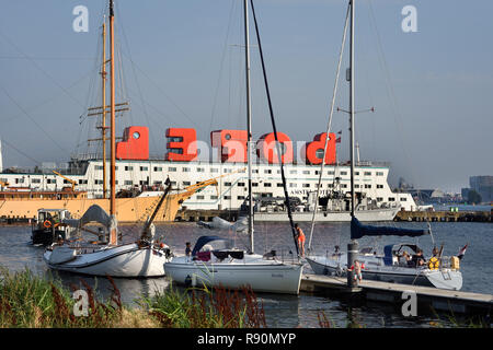 Das Amstel Botel an der Oosterdok ( IJ Port NDSM Wharf in Amsterdam Nord Niederlande ) Noordhollands Zeekanaal Amsterdam, Niederlande, Stockfoto