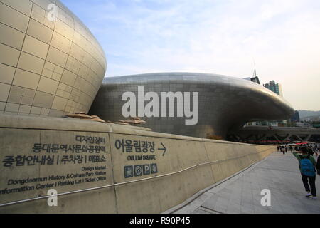 SEOUL, KOREA, November 11: Dongdaemun Design Plaza und den Ausblick in Seoul am 11. November 2016. Es wird auch "die DDP, ist ein Meilenstein in Seoul, Süd Stockfoto