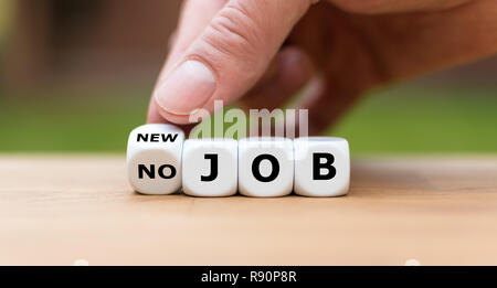 Hand dreht einen Würfel und Änderungen der Ausdruck "Kein Job' auf 'Neuer Auftrag' Stockfoto