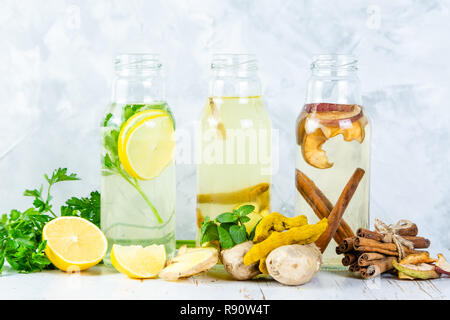 Winter detox Drinks - Trinken Essig Stockfoto