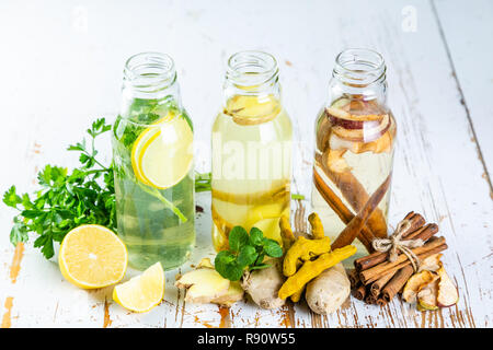 Winter detox Drinks - Trinken Essig Stockfoto