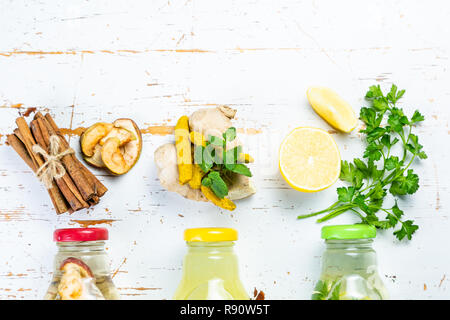 Winter detox Drinks - Trinken Essig Stockfoto