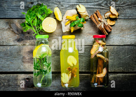 Winter detox Drinks - Trinken Essig Stockfoto