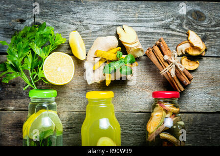 Winter detox Drinks - Trinken Essig Stockfoto