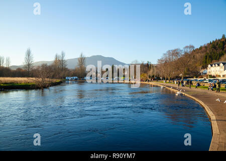 Blick über den Fluss Teith zu Ben Ledi von Callander Schottland Stockfoto