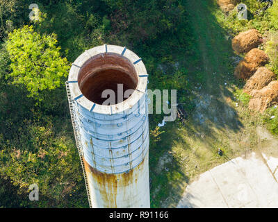 Luftaufnahme von Cemex Standort in Barrington, Großbritannien, das derzeit abgerissen wird weg für eine Wohnsiedlung von Redrow Wohnungen zu machen. Stockfoto