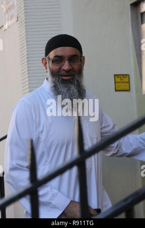 Anjem Choudary am Tag seiner Veröffentlichung außerhalb seiner Camden Probe Büro Stockfoto