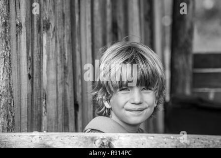 Porträt eines Jungen, Schwarz und Weiß Stockfoto