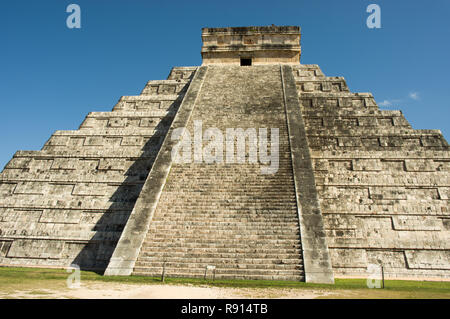 Stufen der großen Pyramide von Chichen Itza Stockfoto