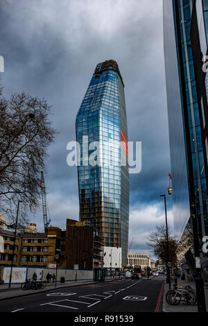 Wohnungsbau in London: ein Blick auf eine neue Wohnung Gebäude namens einer Blackfriars in London. Das 52-stöckige Gebäude haben auch ein Hotel Stockfoto