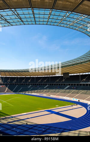 Berlin, Berlin/Deutschland - 2018/07/31: inneren Raum der historischen Olympiastadion Stadion ursprünglich gebaut für die Olympischen ich Stockfoto