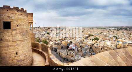 Blick auf die Stadt vom Jaisalmer Fort in Rajasthan, Indien Stockfoto