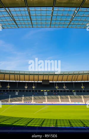 Berlin, Berlin/Deutschland - 2018/07/31: inneren Raum der historischen Olympiastadion Stadion ursprünglich gebaut für die Olympischen ich Stockfoto