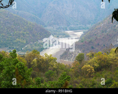 Sarda Fluss von thak Dorf gesehen, Kumaon Hügel, Uttarakhand, Indien Stockfoto