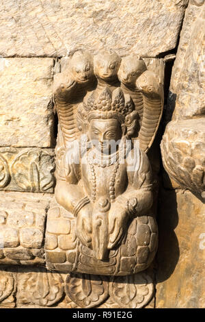 Hinduistische Gottheiten/Götter geschnitzt in Stein, Tempel, Pashupatinath Tempel, Kathmandu, Nepal Stockfoto