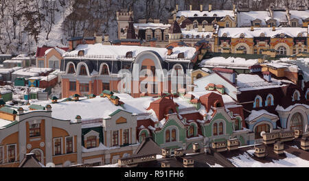 Blick über einige Häuser mit Schnee, Kiew, Ukraine Stockfoto