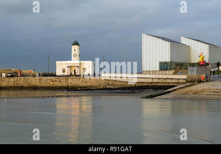 Die Seebrücke, Fremdenverkehrsbüro und Turner Gebäude in Margate Kent Stockfoto