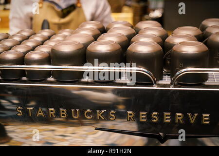 Mailand, Italien - Dezember 2018: Die Starbucks finden Rösterei und Verkostung Zimmer in Mailand Stockfoto