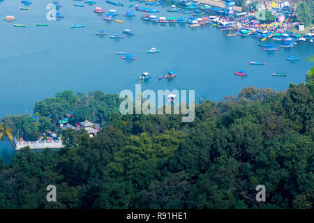 Fewa See Blick von Oben nach Unten Blick auf fewalake und Boote Pokhara Nepal Stockfoto