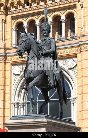 Hannover, DEUTSCHLAND - Mai 03: Ernest Augustus ich in Hannover am 03.Mai 2011. Reiterstandbild des Königs in der Uniform der Husaren in Hannover, Germ Stockfoto