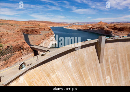 Glen Canyon Dam ist eine konkrete Bogen - Staumauer auf dem Colorado River im Norden von Arizona, Usa, in der Nähe der Stadt. Die 710 Meter hohen Damm Stockfoto