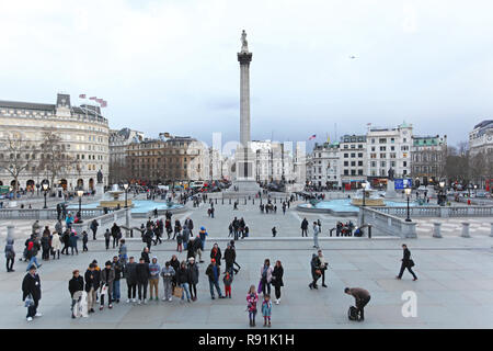 LONDON, GROSSBRITANNIEN, 27. Januar: Trafalgar Square am 27. Januar 2013. Trafalgar Square mit Nelson Spalte in London, Vereinigtes Königreich. Stockfoto