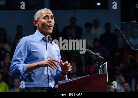 Der ehemalige Präsident Obama spricht in Chicago zu einem pre-election' aus der Abstimmung 'Rallye am 4. November, 2018 an der UIC-Pavillon. Stockfoto