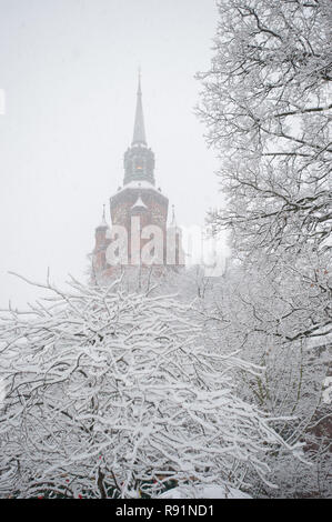 13.12.2010, Itzehoe, Schleswig-Holstein, Deutschland - St.-Laurentii-Kirche in Itzehoe. 0 RX 101213 D 374 CAROEX.JPG [MODEL RELEASE: NICHT ZUTREFFEND, EIGENSCHAFT R Stockfoto